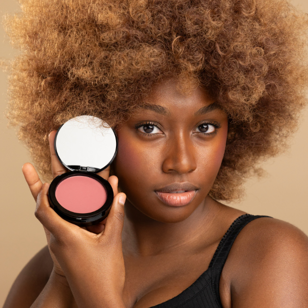 Maquillage blush peau noire Couleur Bissap Maquillage blush peau noire Couleur Bissap