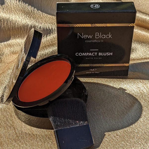 Blush pour peau noire – teinte intense Couleur Strelitzia
