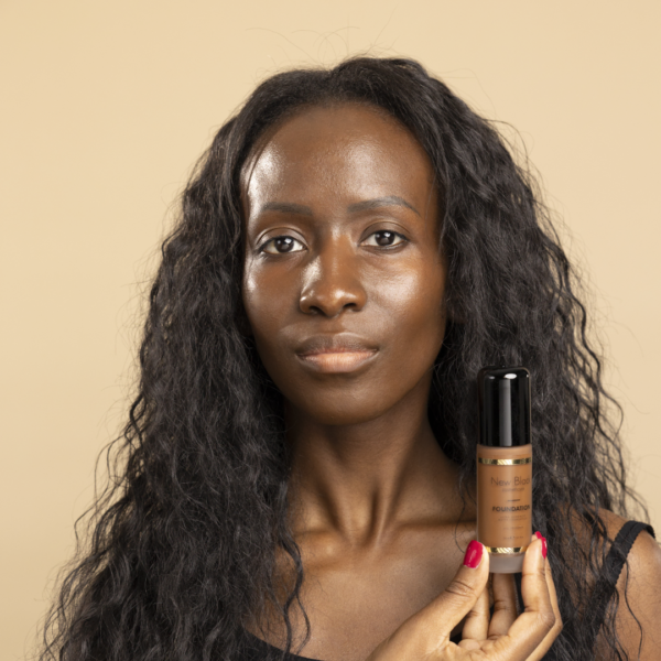 Foundation New Black in the shade Assinie