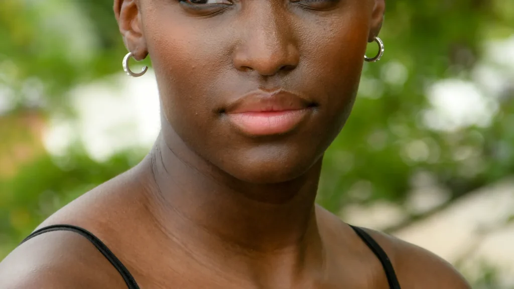 Faire tenir son maquillage toute la journée sur peau noire, même par forte chaleur